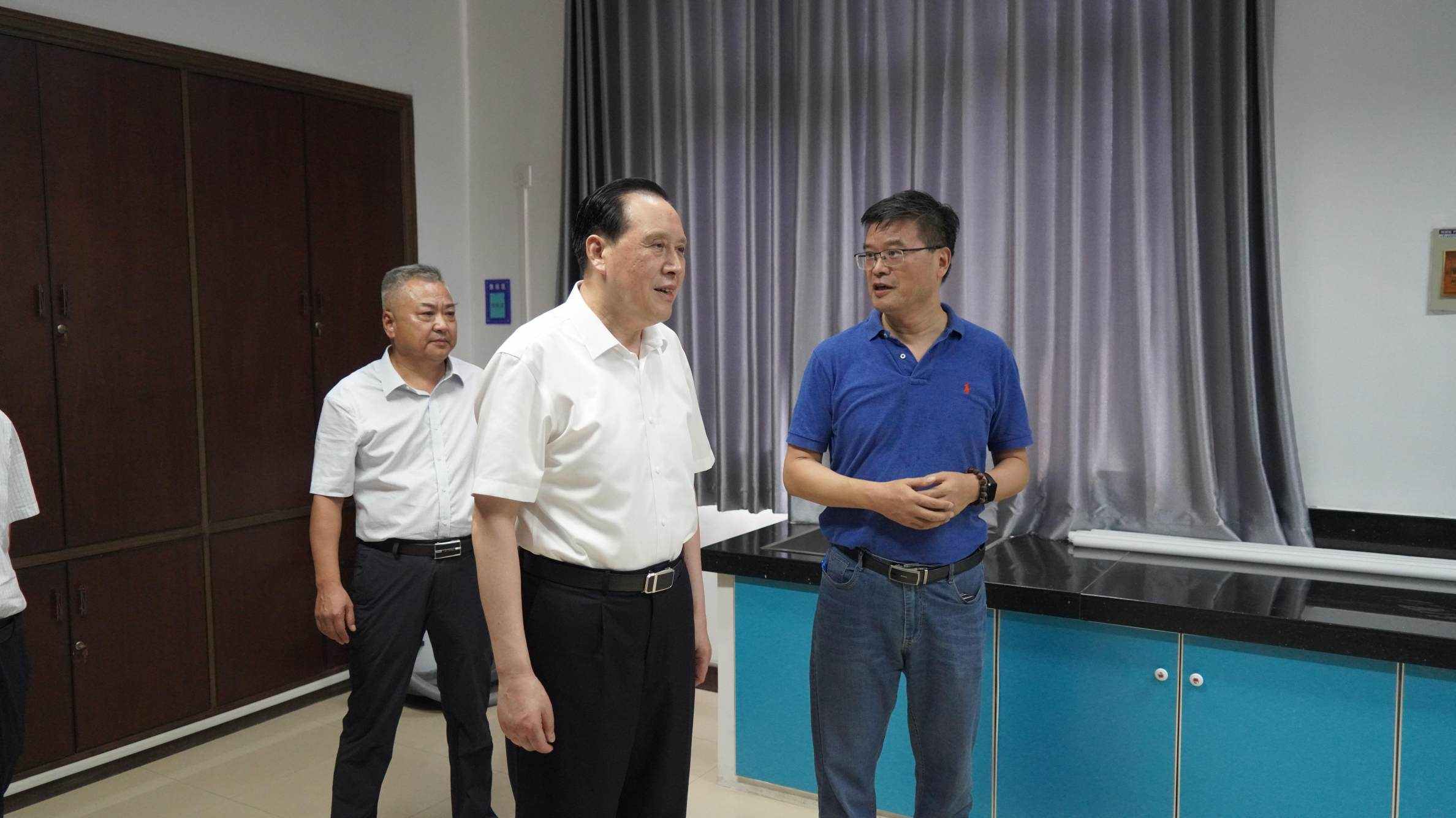 ���˴�ί��(hu��)�h�M��ӛ�������һ���W�R�(zh��n)...